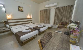 Hotel Orient Crown, Kolhapur