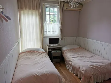 Pension Castile Отели рядом с достопримечательностью «旧軽井沢森ノ美術館»