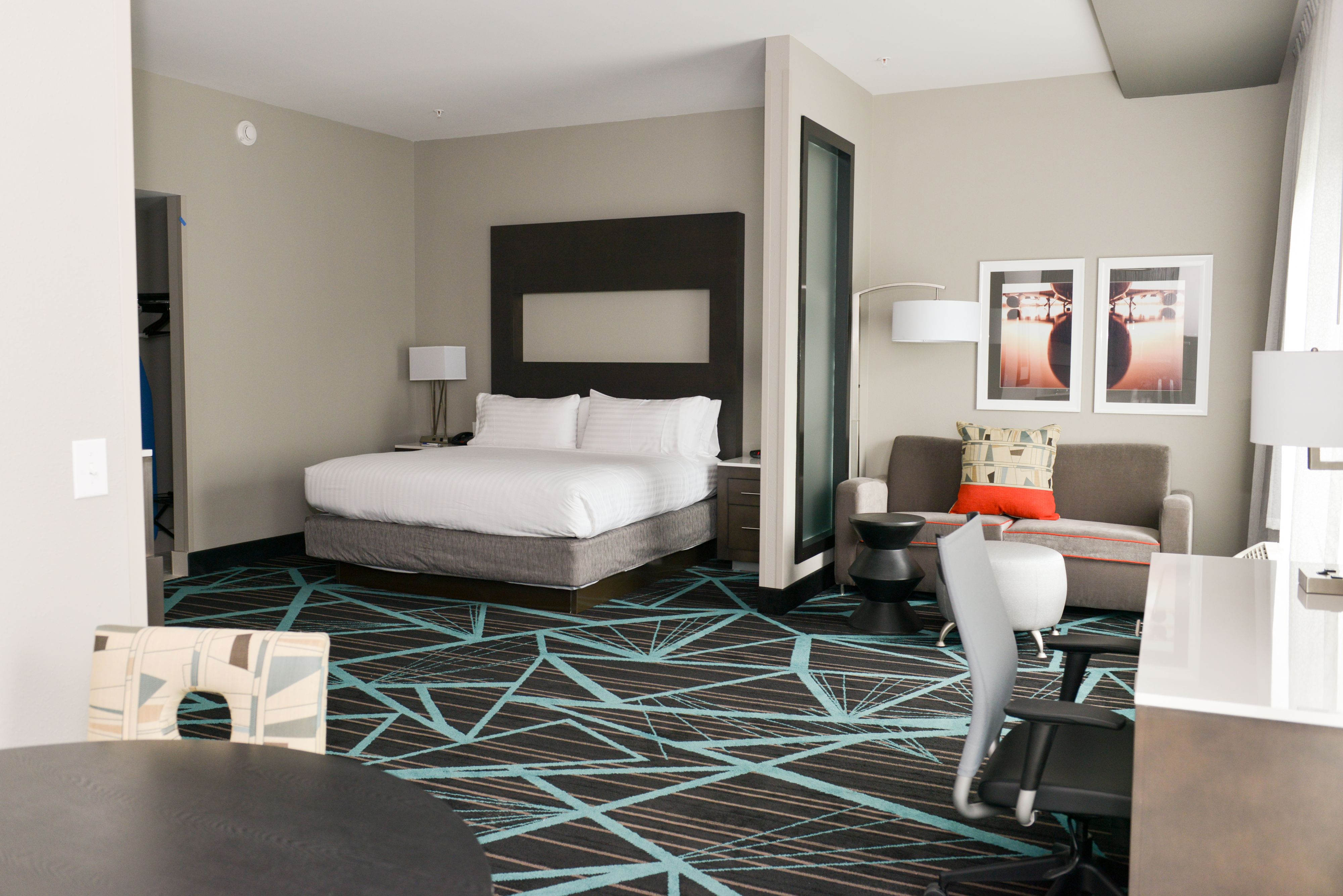 Holiday Inn Express & Suites - Charlotte Airport, an Ihg Hotel