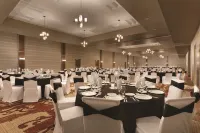Embassy Suites by Hilton Akron Canton Airport Hotels in Green