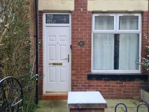 Lovely 2-Bed House in Bolton Greater Manchester