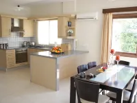 A Three-Bedroom Villa with a Private Pool and Landscaped Garden. Wi-Fi. Hotels in Pissouri