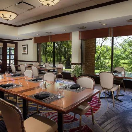 DoubleTree by Hilton Lisle Naperville