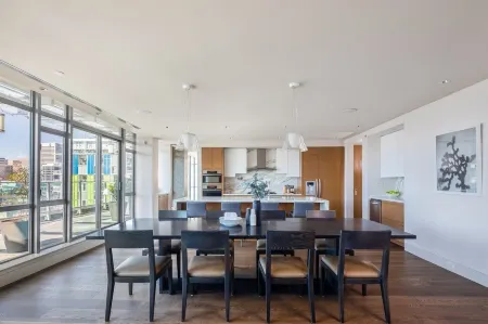 Level Vancouver Yaletown - Seymour Отели рядом с достопримечательностью «UBC Rose Garden»