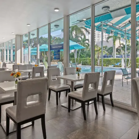 Best Western Plus Oceanside Inn Отели рядом с достопримечательностью «Museum of Discovery and Science»
