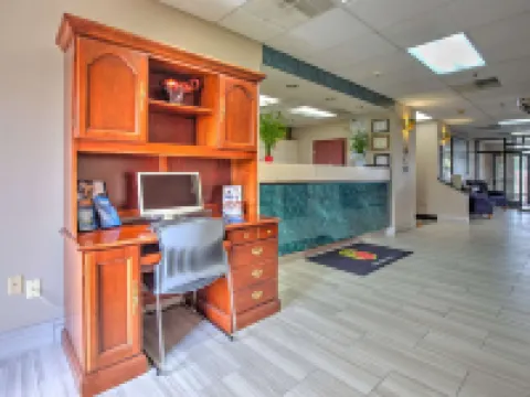 Super 8 by Wyndham Waterloo Hotels in Monroe County