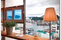 Life Guesthouse - Hostel