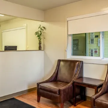 HomeTowne Studios Eugene - Springfield