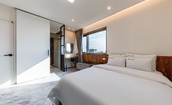 Gunsan Laonhaje Hotel