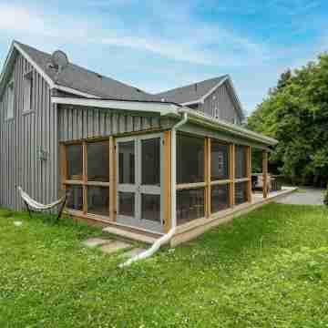 Cabernet in the County! Hotel Exterior