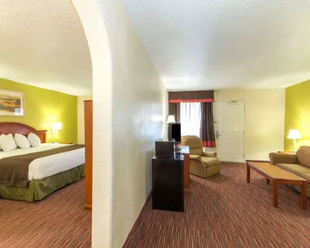 Baymont by Wyndham Louisville East Hotels in Hurstbourne