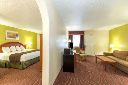 Baymont by Wyndham Louisville East Các khách sạn ở Hurstbourne