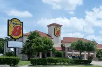 Super 8 by Wyndham Stafford Sugarland Area Hotel di Stafford