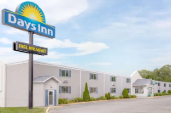 Days Inn by Wyndham Cedar Falls- University Plaza Hotels in 