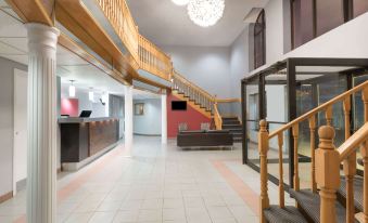 Super 8 by Wyndham Mt Hope Hamilton Intl Arpt on