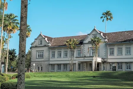 Grand Medallion Hotel