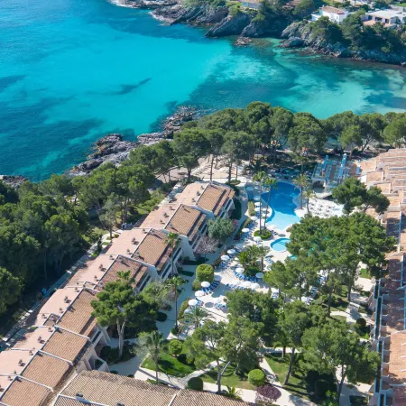 Iberostar Waves Pinos Park Отели рядом с достопримечательностью «Пляж Кала-Торта»