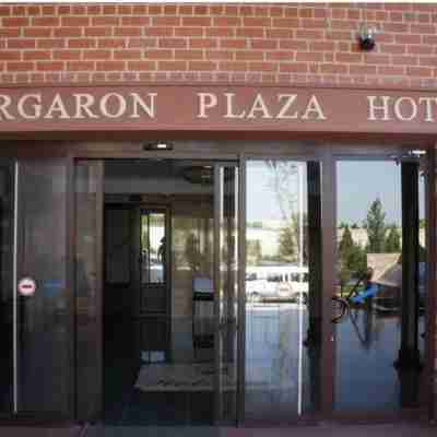 Zargaron Plaza Hotel Exterior