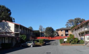 Liberty Plains Motor Inn