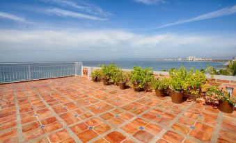 The Paramar Beachfront Boutique Hotel with Breakfast Included - Downtown Malecon