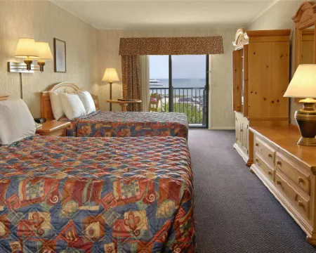 Days Inn by Wyndham Mackinaw City - Lakeview Hotels in Mackinaw Township