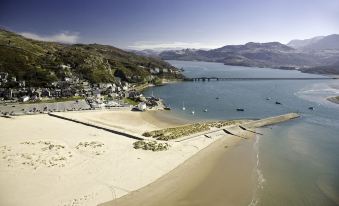Lovely Large Home 10 Minute Walk to Barmouth Beach