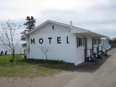 Baybreeze Restaurant and Motel