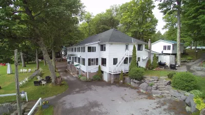 Beachwood Resort Hotels in Trent Lakes
