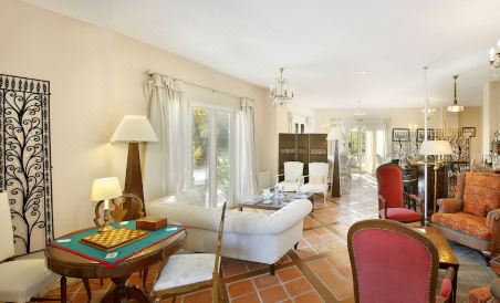 Hotel Santa Coloma del Camino - Housity
