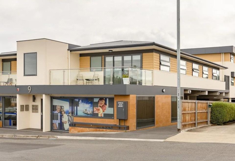 Kangaroo Bay Apartments