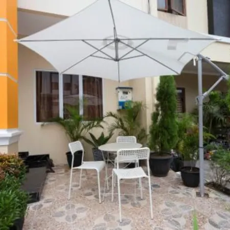 RedDoorz Plus @ Boulevard Residence BSD