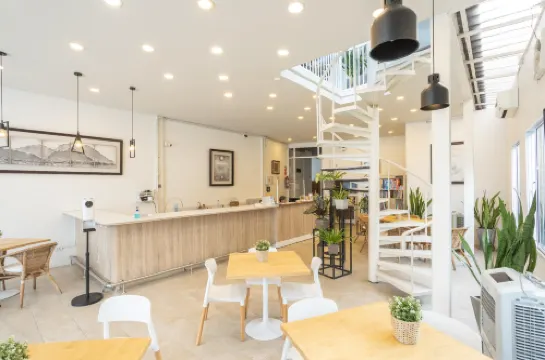 คอนเน็ก โฮสเทล