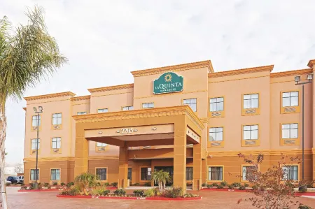 La Quinta Inn & Suites by Wyndham Pasadena North