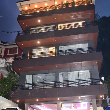 King Castle Mcleodganj-Centrally Heated and Air Cooled- Near Mall Road - Free Parking