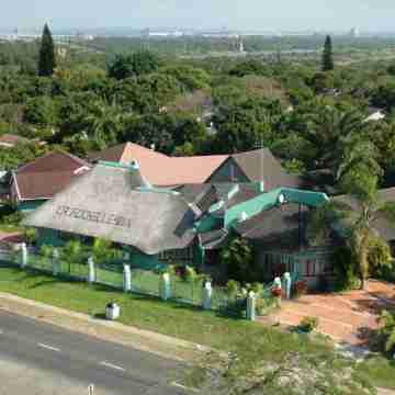 La Rochelle Inn Hotel Exterior