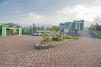 RedDoorz Syariah @ Sarongge Cianjur Các khách sạn ở Cugenang