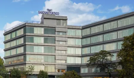 Hrj Sarovar Portico Indore Отели рядом с достопримечательностью «Сакет Гарден»