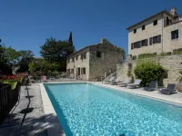 Logis Hôtel les Hospitaliers Hotels in Le Poët-Laval