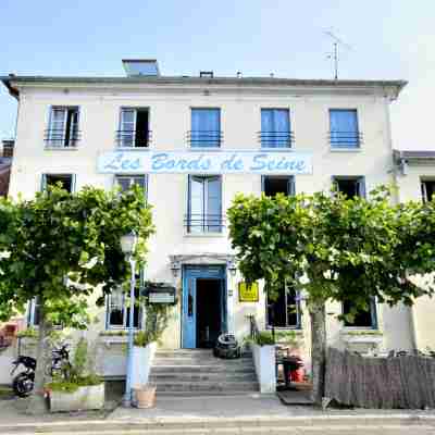 Logis Hôtel les Bords de Seine Hotel Exterior