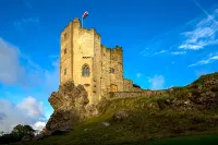 Roch Castle Hotels near Newgale Beach
