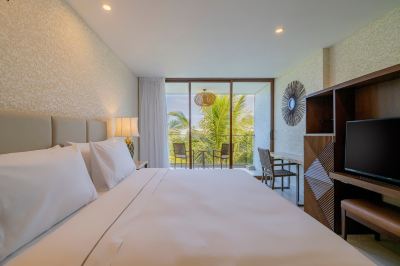 Luxo Com Banheira, Deluxe Guest Room, 1 King, Garden View, Balcony