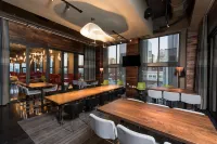 路易斯威爾市中心希爾頓花園飯店 - 酒吧