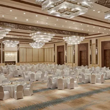 Hilton Salwa Beach Resort & Villas