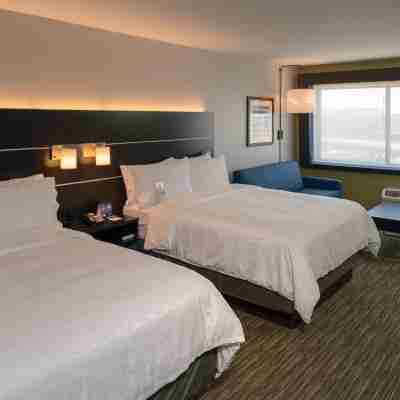 Holiday Inn Express & Suites Tulsa Downtown Rooms