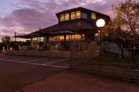 Hotel Oleggio Malpensa Отели в г. Vaprio D'agogna