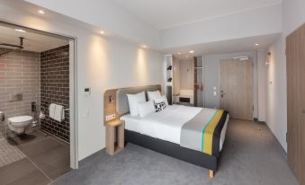 Holiday Inn Express & Suites Potsdam