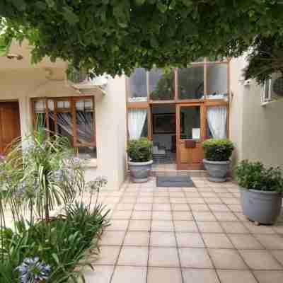 Rene's Guesthouse Hotel Exterior