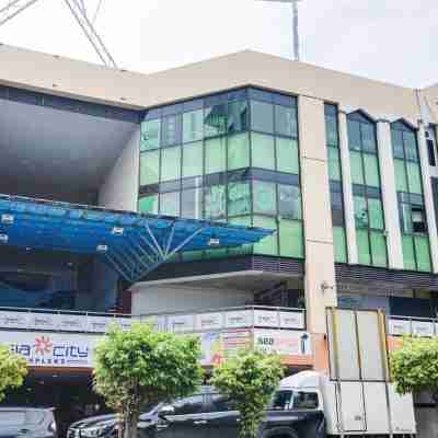 Spot on 89726 Capsule Inn Hotel Exterior