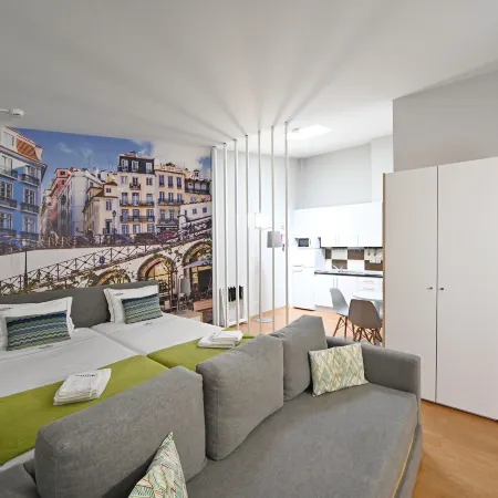 Famous Crows Lisbon Suites