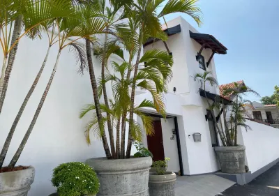 D Villas Hotels near Diyawanna Oya Seaplane Base